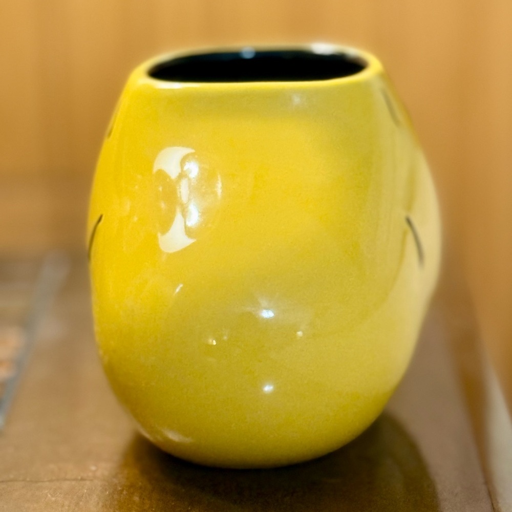 Peanuts Yellow Mug - Picture 3 of 4
